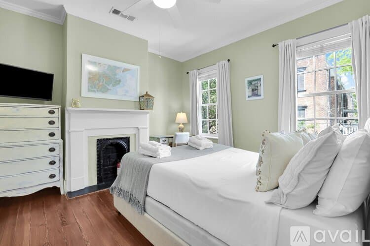 Savannah Townhome: 322 Price St