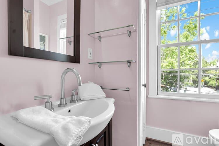 Savannah Townhome: 322 Price St
