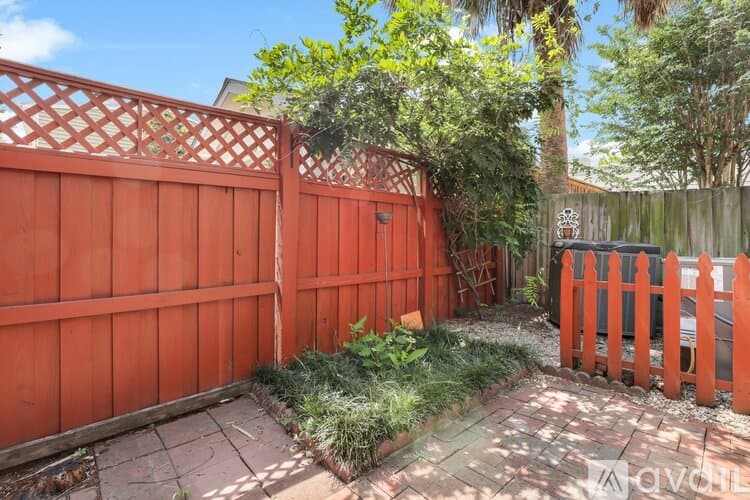 Savannah Townhome: 322 Price St