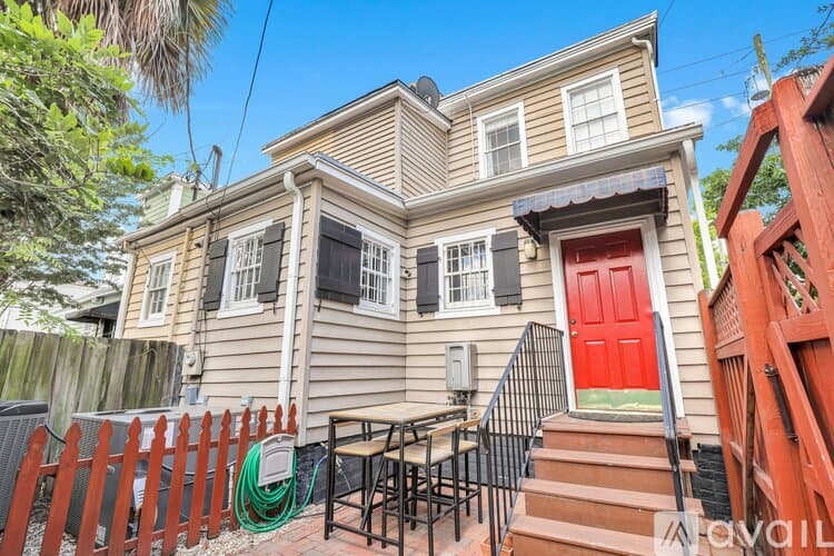 Savannah Townhome: 322 Price St