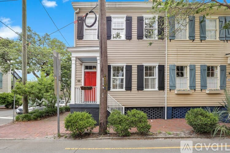 Savannah Townhome: 322 Price St