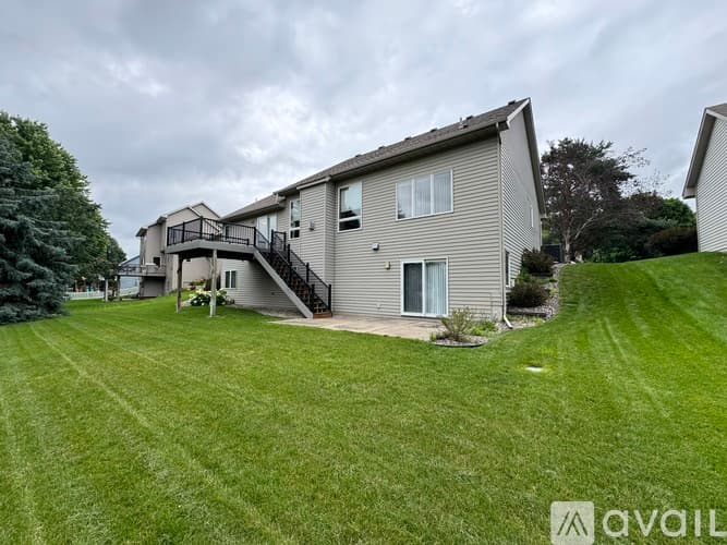 Woodbury House: 3800 Monticello Dr