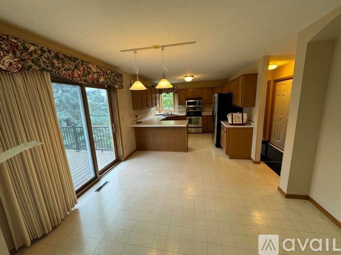 Woodbury House: 3800 Monticello Dr