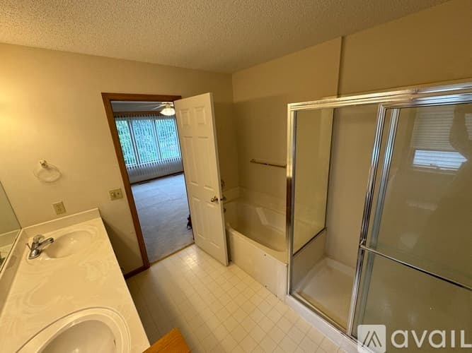 Woodbury House: 3800 Monticello Dr