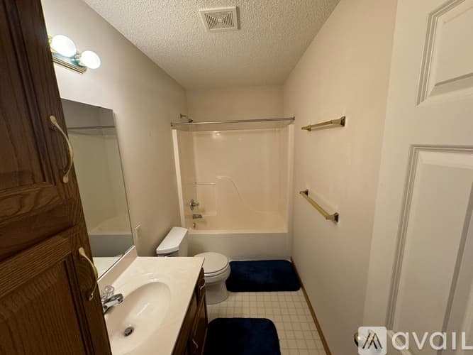 Woodbury House: 3800 Monticello Dr