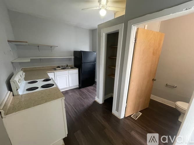 Terre Haute Apartment: 2000 Locust St