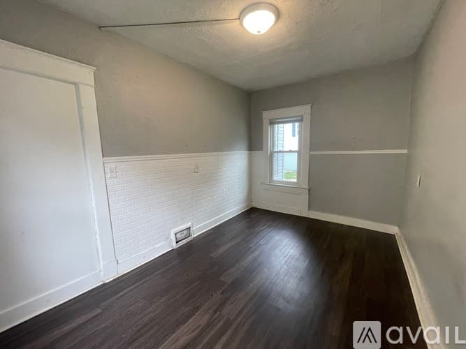 Terre Haute Apartment: 2000 Locust St