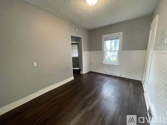 Terre Haute Apartment: 2000 Locust St