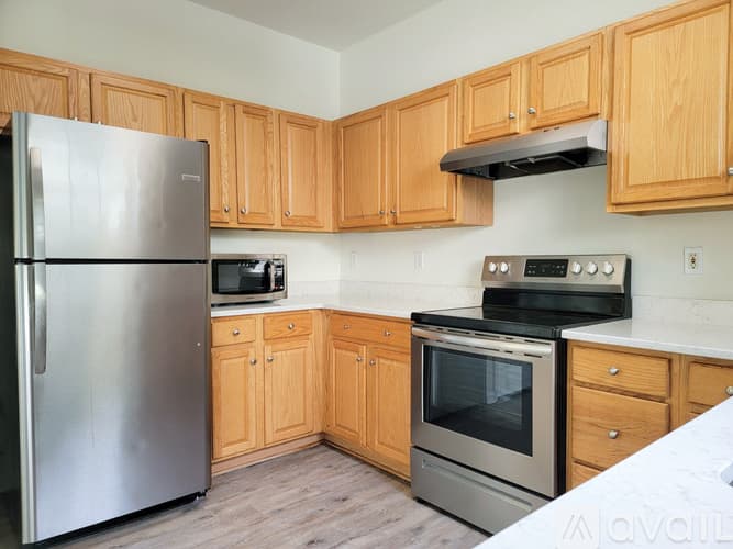 Bluffton Townhome: 77 Regent Avenue