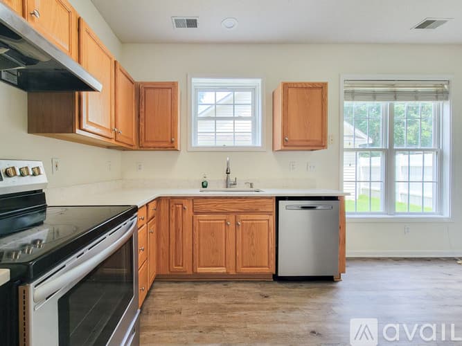 Bluffton Townhome: 77 Regent Avenue