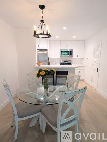 Santa Barbara House: 4636 Granada Place