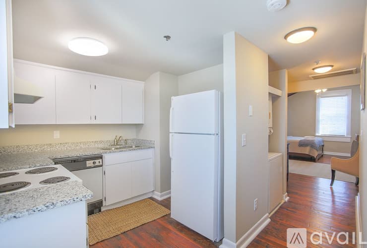 Savannah Apartment: 124 E Liberty