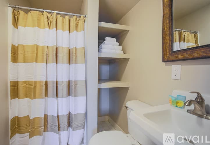Savannah Apartment: 124 E Liberty