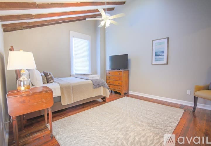 Savannah Apartment: 124 E Liberty