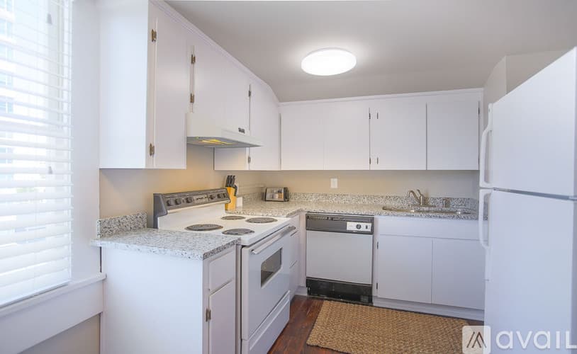 Savannah Apartment: 124 E Liberty