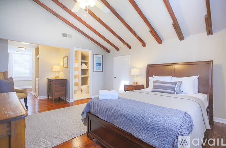 Savannah Apartment: 124 E Liberty