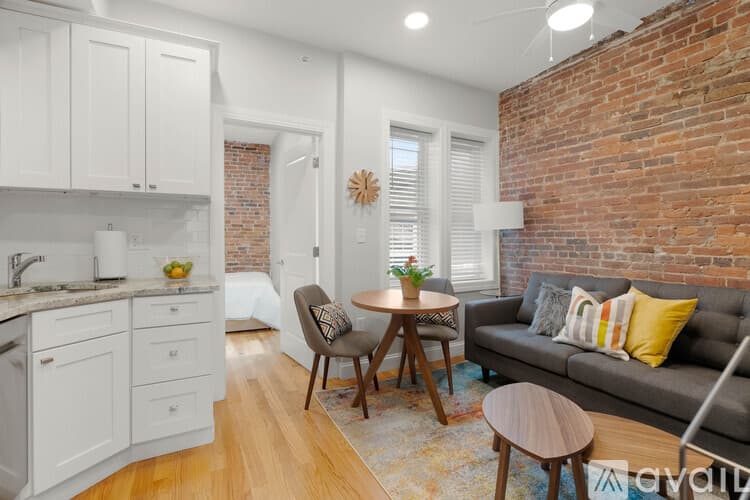 Boston Apartment: 15 Snow Hill St