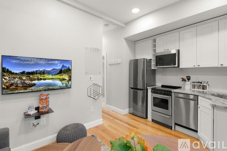 Boston Apartment: 15 Snow Hill St