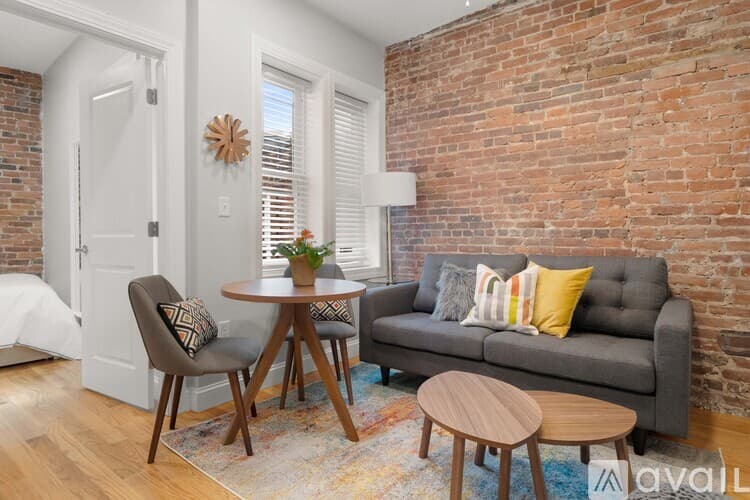 Boston Apartment: 15 Snow Hill St
