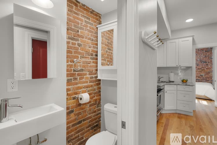 Boston Apartment: 15 Snow Hill St