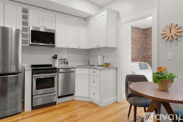 Boston Apartment: 15 Snow Hill St