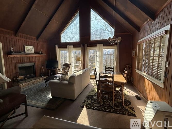 Dillard House: 490 Chalet Village Dr