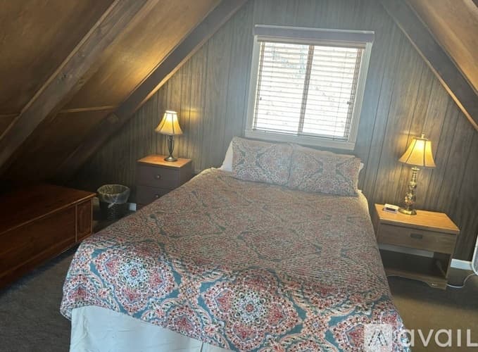 Dillard House: 490 Chalet Village Dr