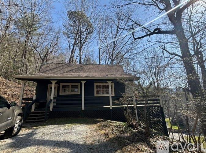 Dillard House: 490 Chalet Village Dr