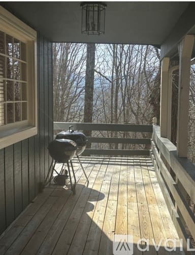 Dillard House: 490 Chalet Village Dr