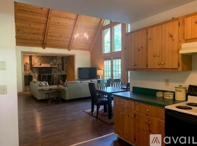 Dillard House: 560 Chalet Village Dr