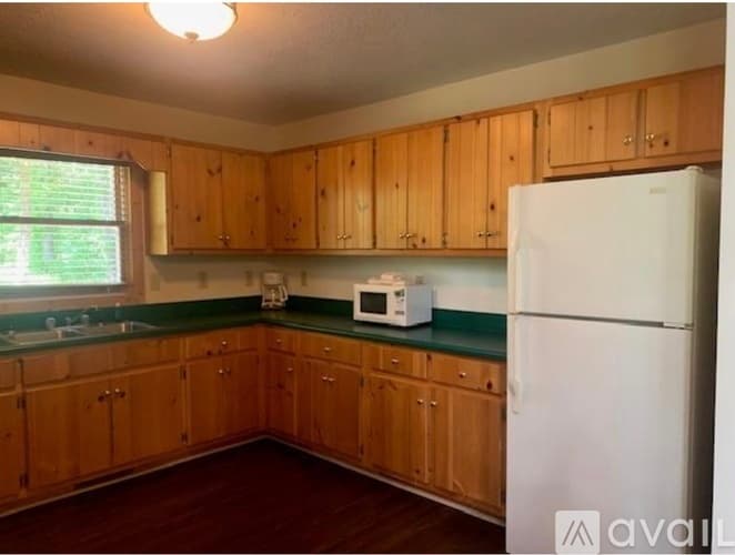 Dillard House: 560 Chalet Village Dr
