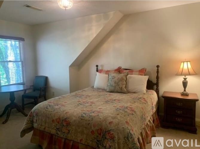 Dillard House: 560 Chalet Village Dr