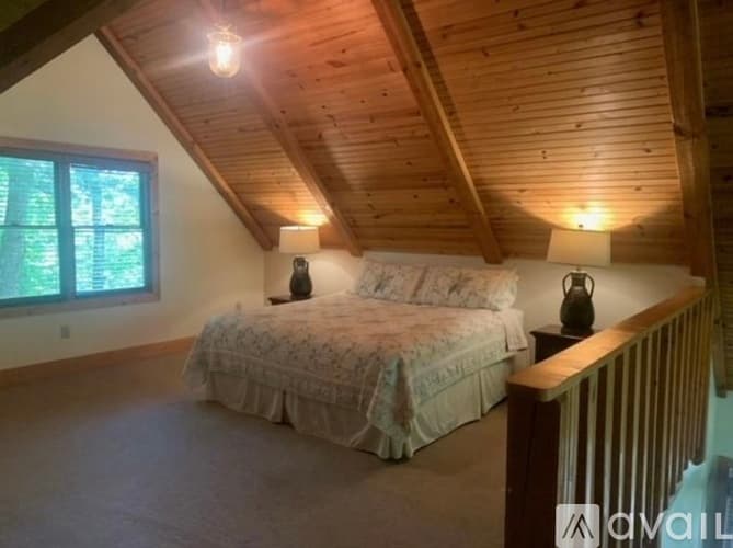 Dillard House: 560 Chalet Village Dr
