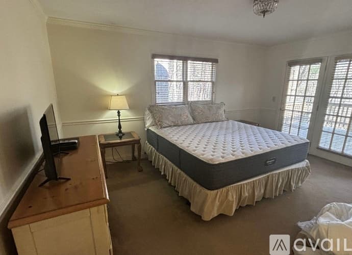 Dillard House: 560 Chalet Village Dr