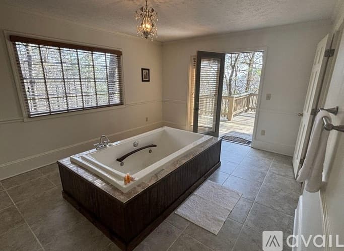 Dillard House: 560 Chalet Village Dr