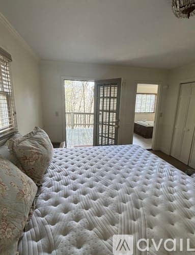 Dillard House: 560 Chalet Village Dr