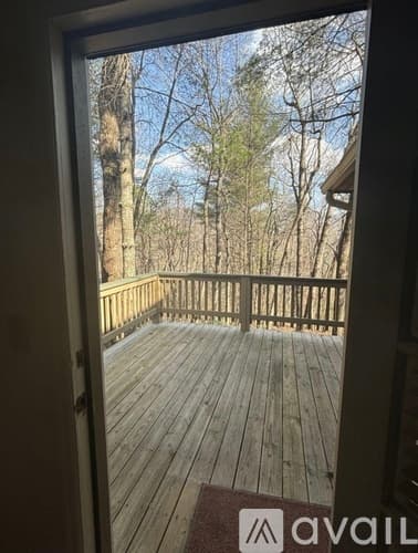 Dillard House: 560 Chalet Village Dr
