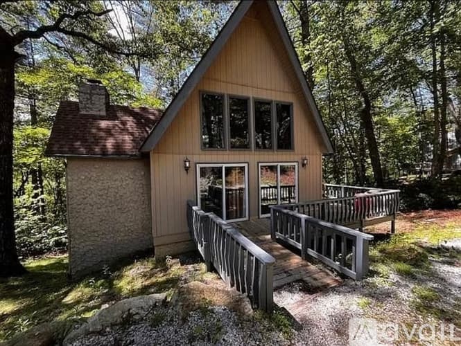 Dillard House: 680 Chalet Village Drive
