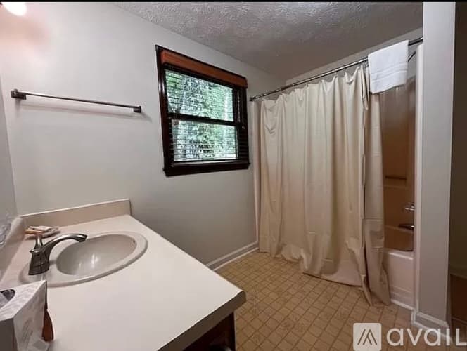 Dillard House: 680 Chalet Village Drive