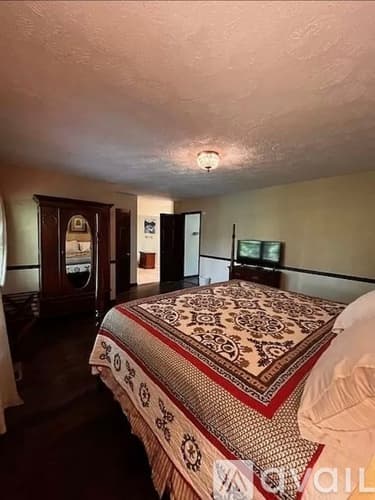 Dillard House: 680 Chalet Village Drive