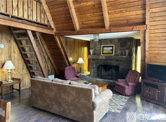 Dillard House: 339 Chalet Village Dr
