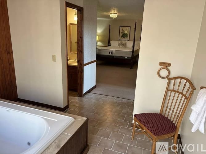 Dillard House: 417 Chalet Village Dr