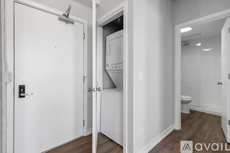 Chicago Apartment: 5718 N Winthrop Ave