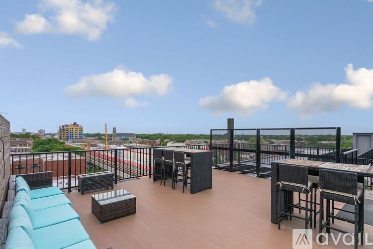Chicago Apartment: 5718 N Winthrop Ave