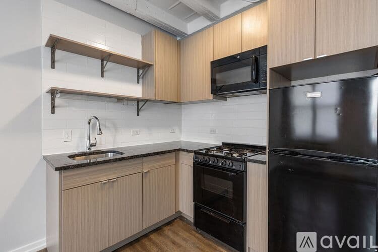 Chicago Apartment: 5718 N Winthrop Ave