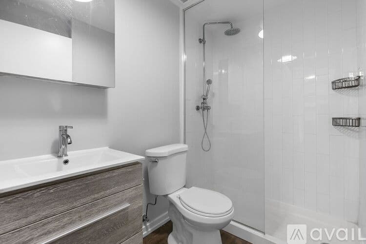 Chicago Apartment: 5718 N Winthrop Ave