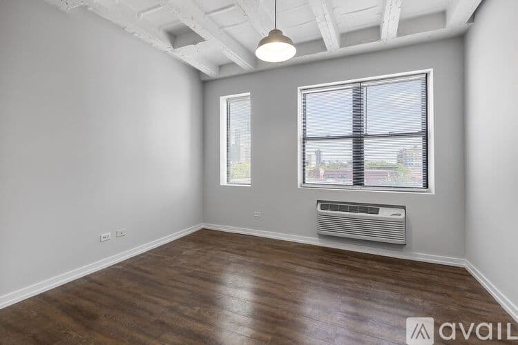 Chicago Apartment: 5718 N Winthrop Ave