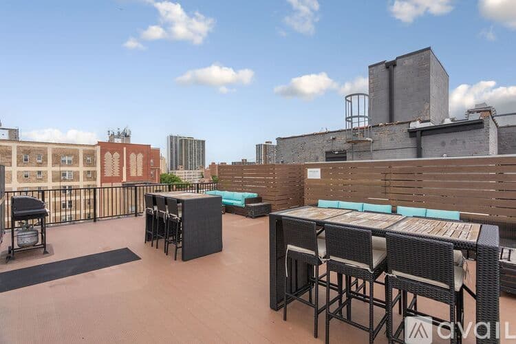 Chicago Apartment: 5718 N Winthrop Ave