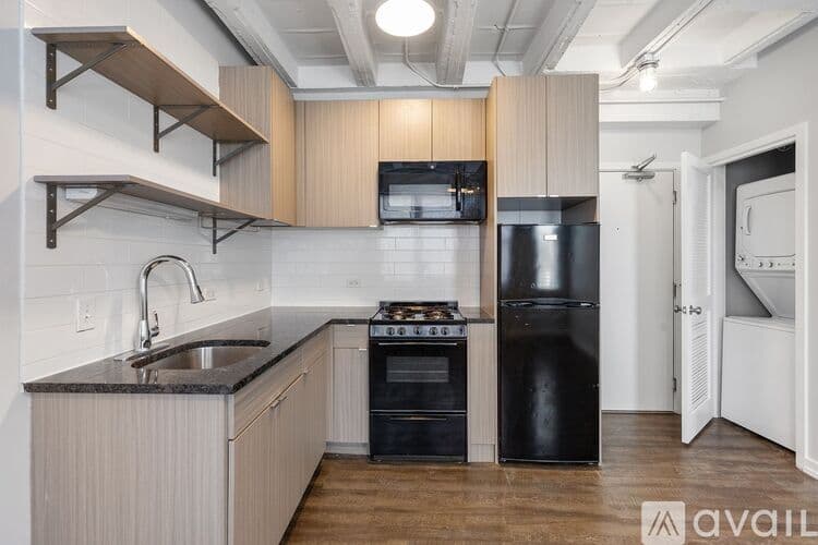 Chicago Apartment: 5718 N Winthrop Ave