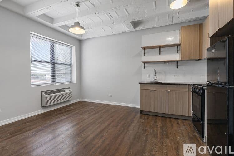 Chicago Apartment: 5718 N Winthrop Ave